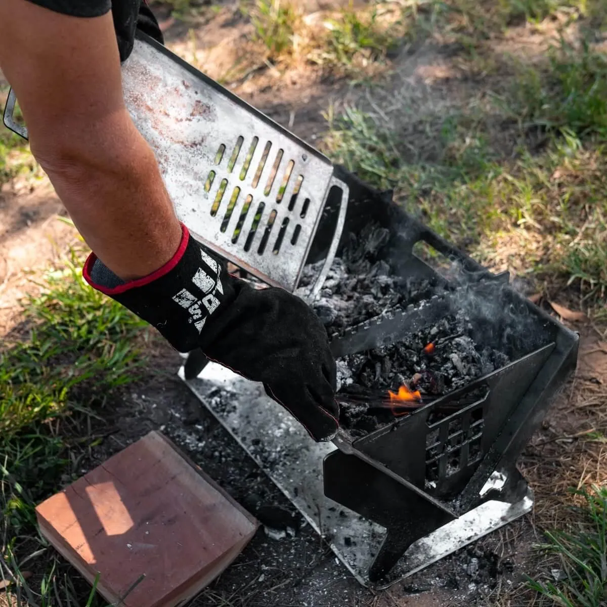 Heatproof Camp Oven and Welding Gloves (Black/Red Trim)