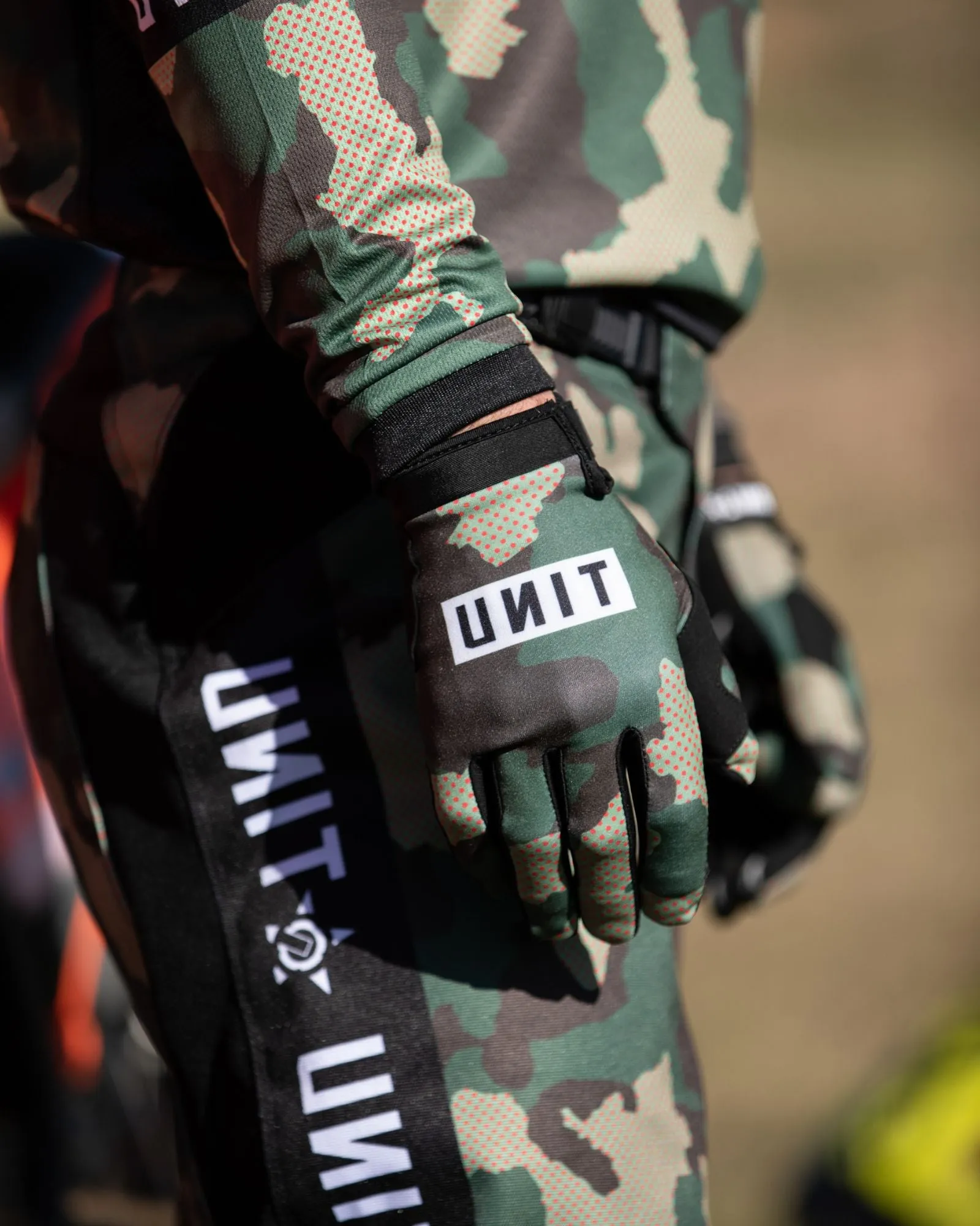 UNIT Seige Gloves